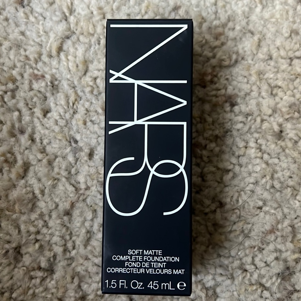 Soft matte complete foundation